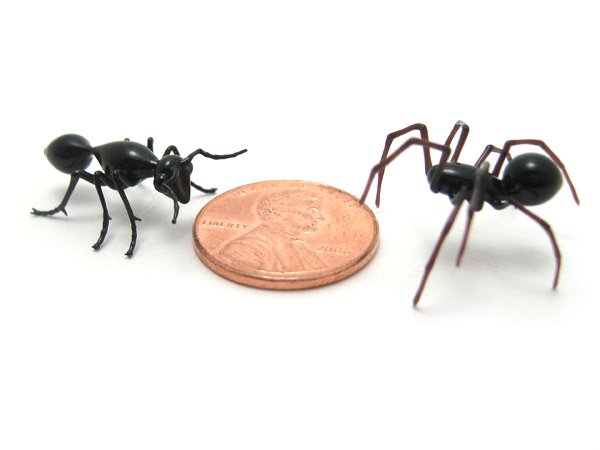 Face-Off!, glass ant and spider by Wesley Fleming