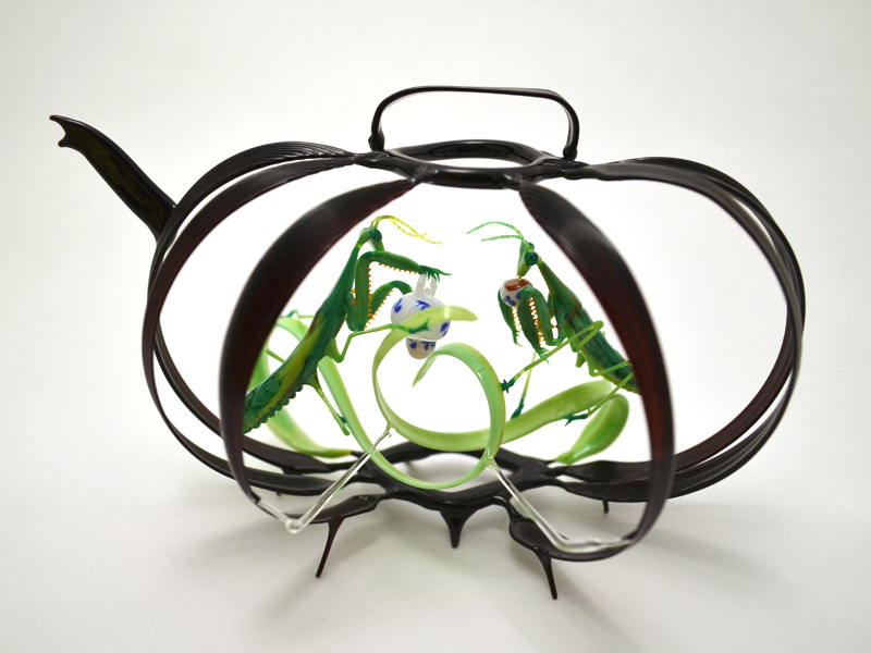 Mantis Tea Time, glass sculpture by Wesley Fleming